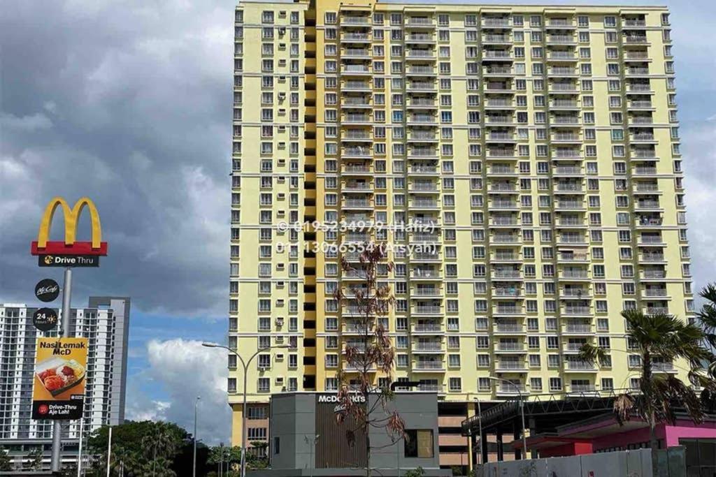 Pv12 Platinum Lake Condominium